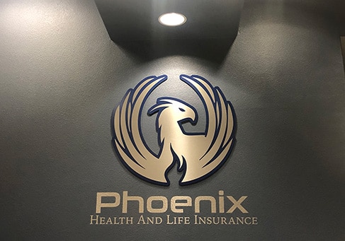 Phoenix Health And Life Insurance logo en la pared